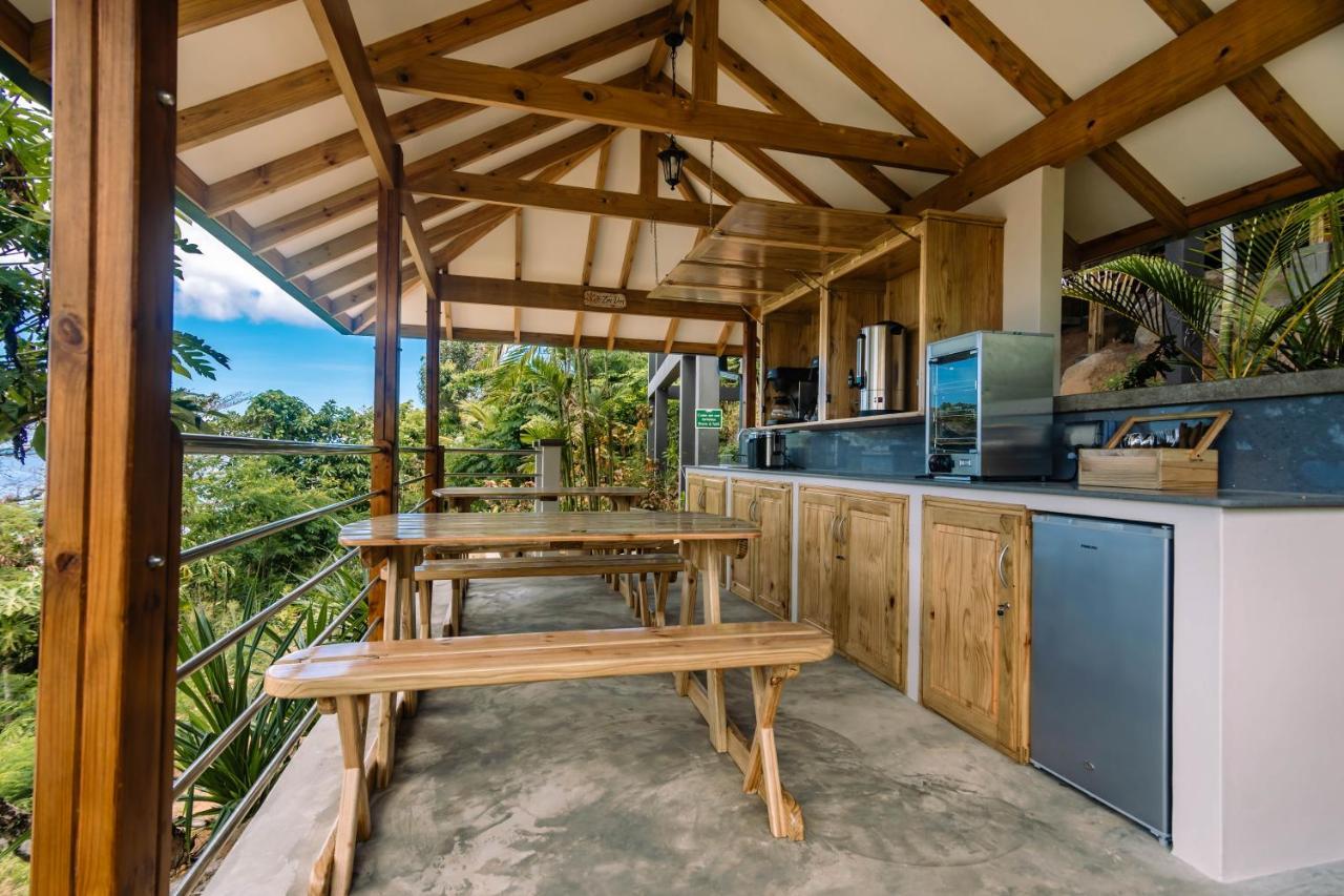 Paradise Chalets Yoga & Wellness Takamaka Exterior photo