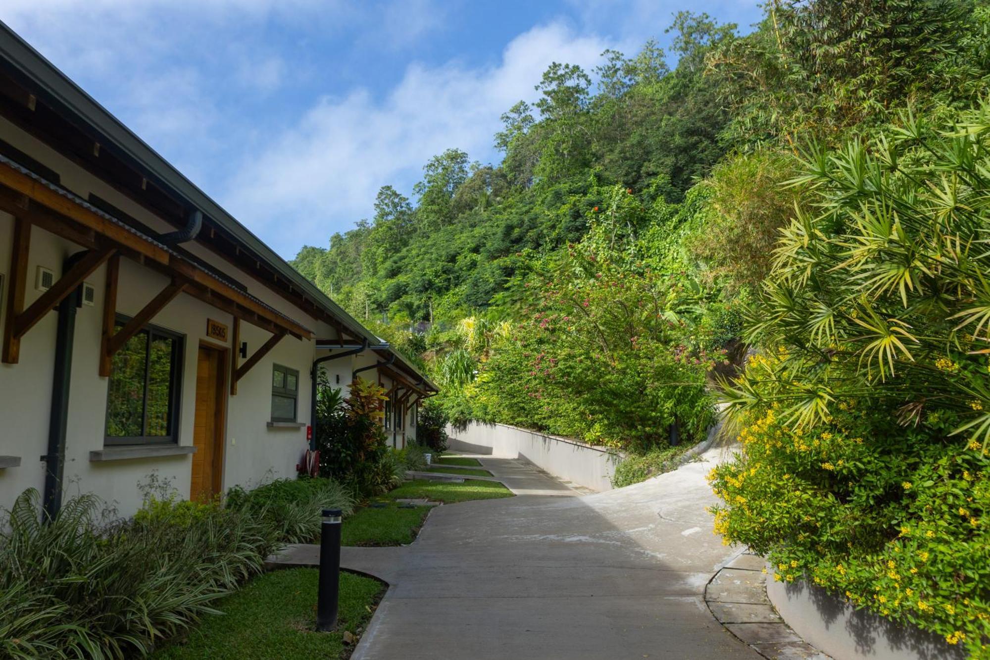 Paradise Chalets Yoga & Wellness Takamaka Exterior photo